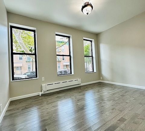 4th image of 3247 44th St APT 1F