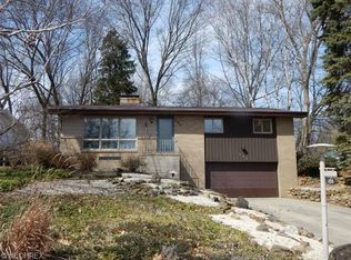 153 Lake Front Dr, Akron, OH 44319