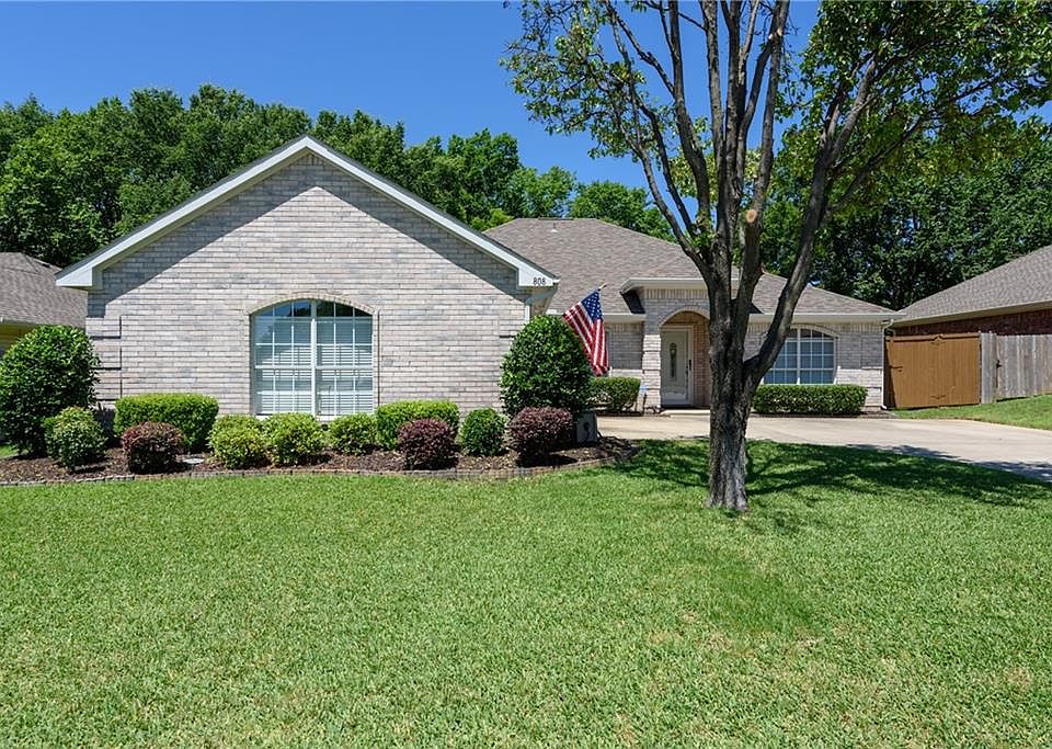 1st image of 808 Kossman Dr