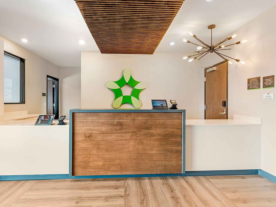 Lobby and Guest Check-in