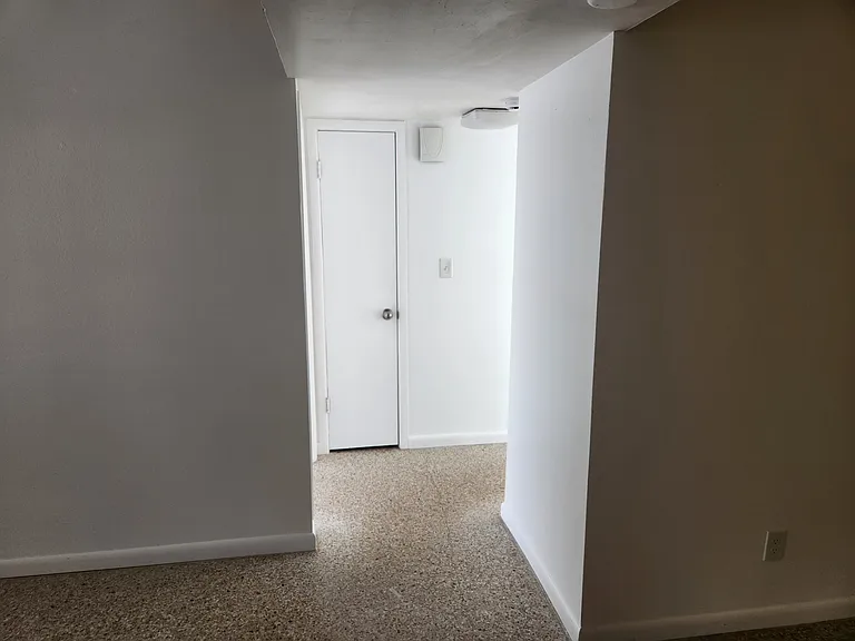 181 E Davis Blvd — Photo 4