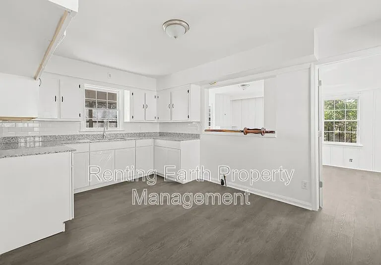 805 Vanderbilt St — Photo 14