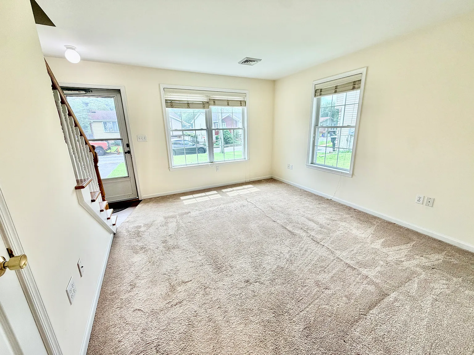 3 bed, 1200 sqft, $2,350 — Photo 4