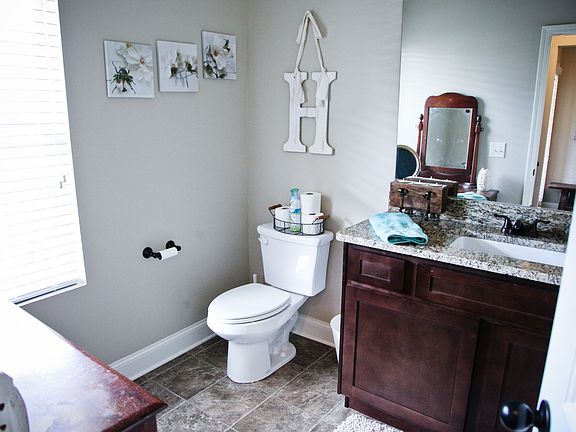 4th image of 11 Michener Cir