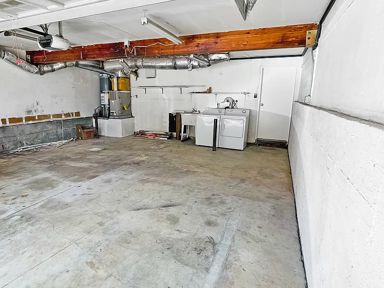 2504 Woodlands Way — Photo 24