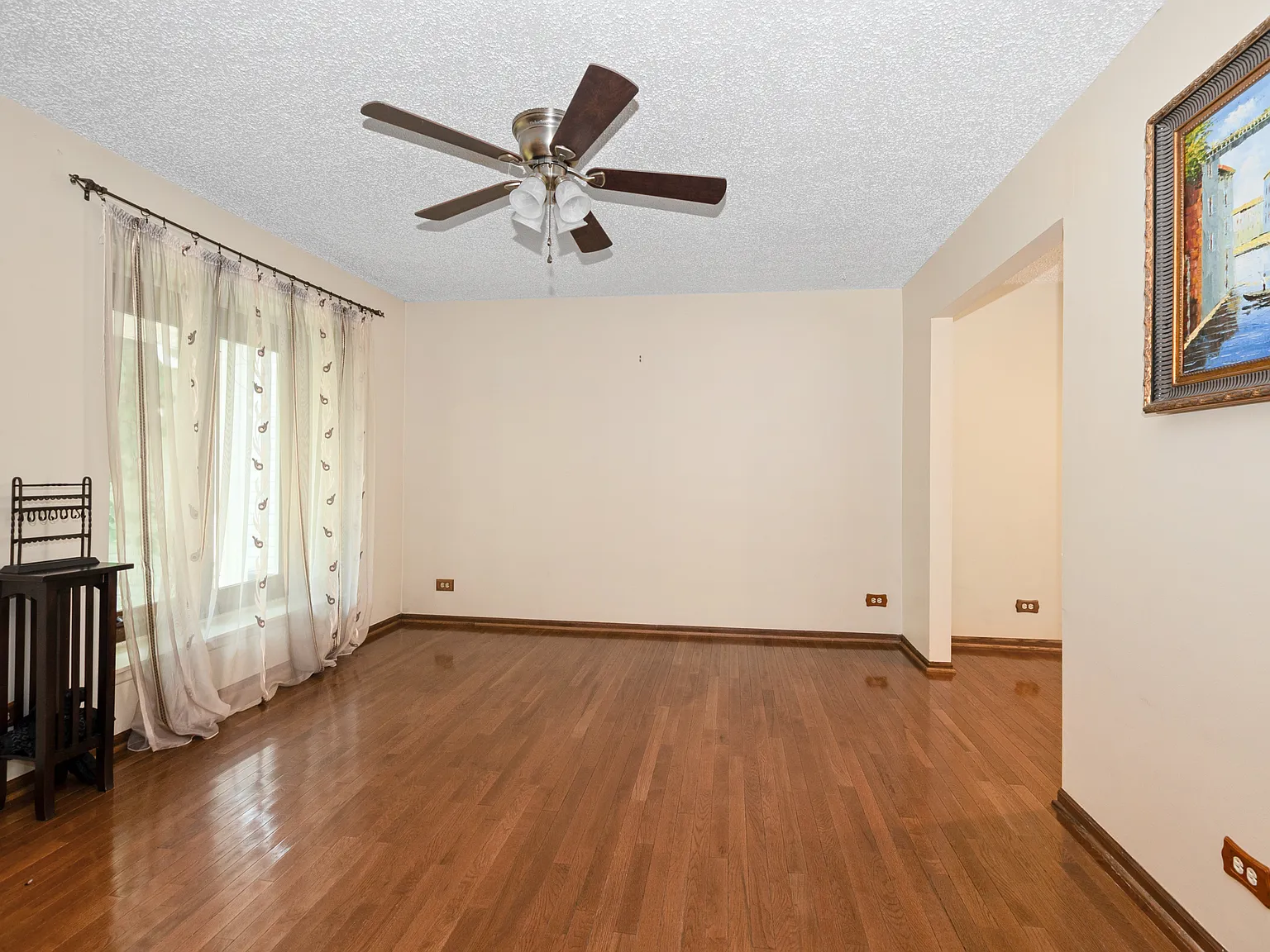 3 bed, 1300 sqft, $2,900 — Photo 3