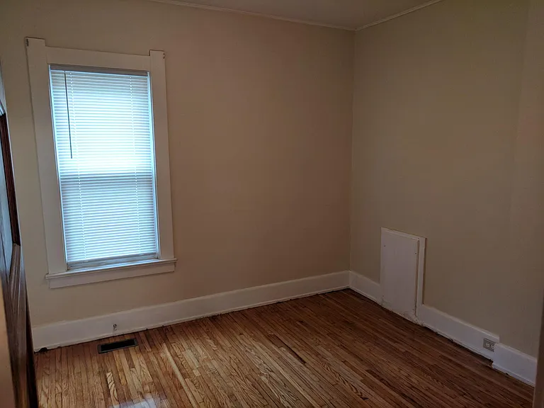 4112 Burnham Ave #LOWER — Photo 10