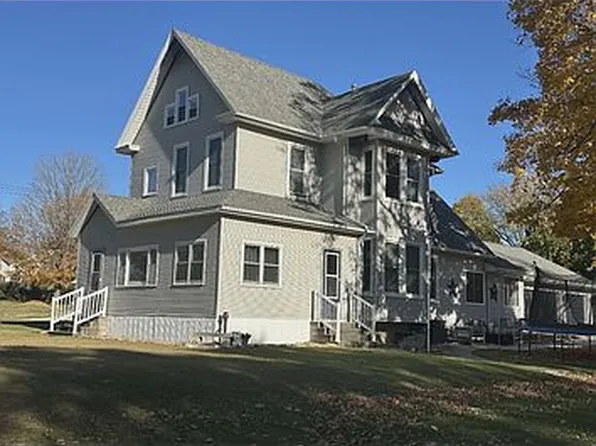 204 College Ave NE, Hopkinton, IA 52237