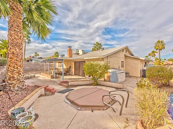4th image of 3144 La Mesa Dr