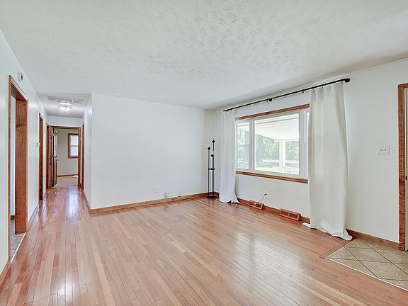 3rd image of 374 W Thompson Rd