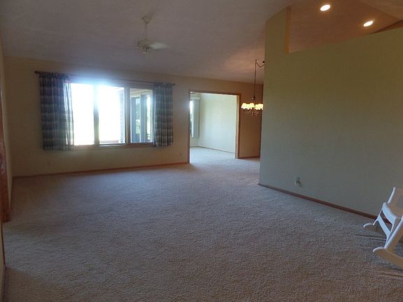 3rd image of 1010 Williamson Cir