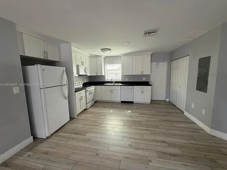 4393 Davis Rd #2 — Photo 2