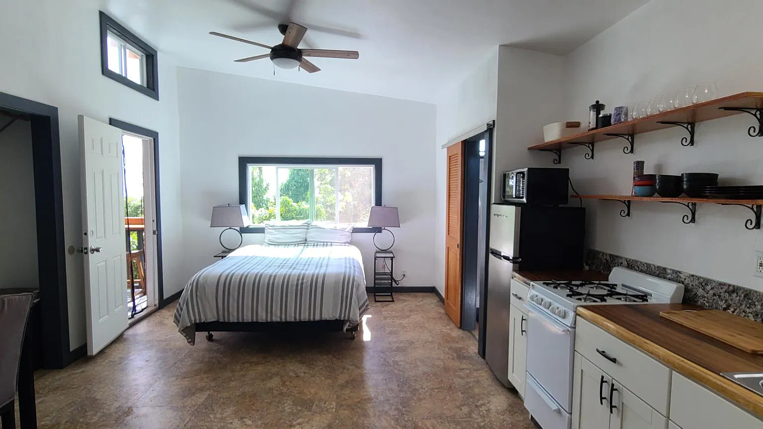 82-6087 Hawaii Belt Rd - Unit B — Photo 3