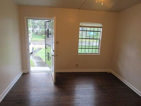 2nd image of 2617 Larkspur Ave