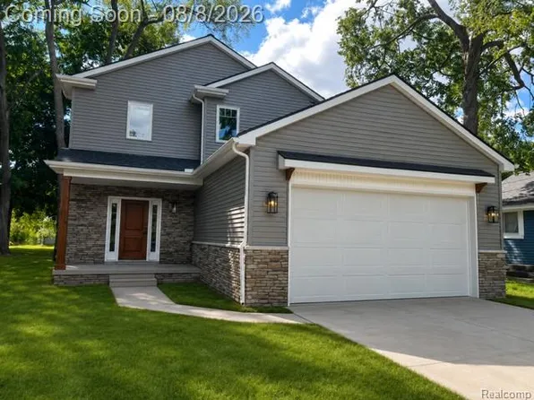 1206 W Round Lake Rd, White Lake, MI 48386