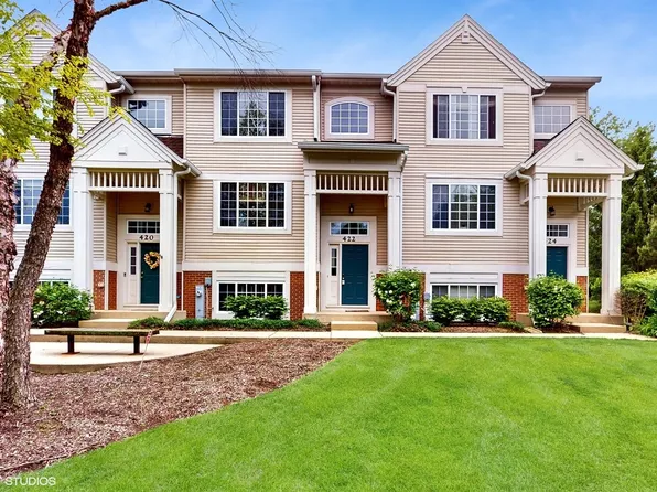 422 Cary Woods Cir, Cary, IL 60013
