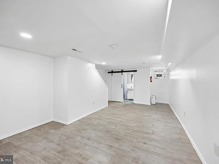 2308 Nicholas St — Photo 16