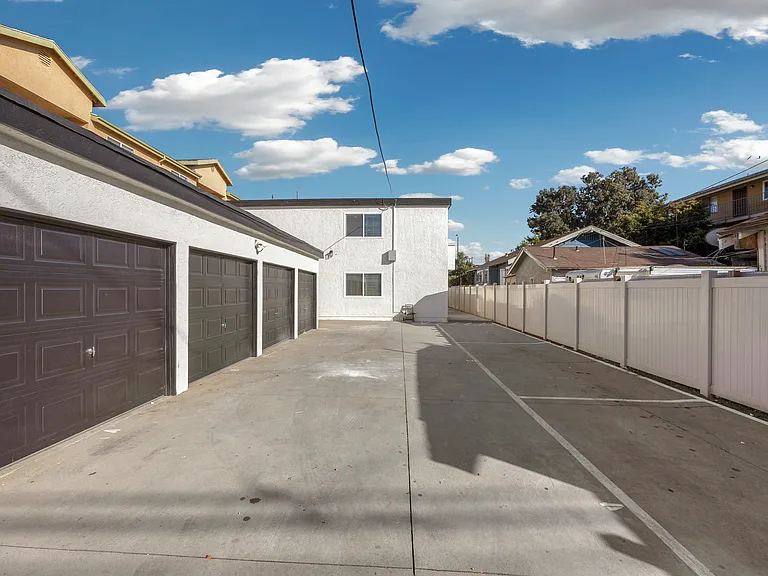 1075 Molino Ave #3 — Photo 51