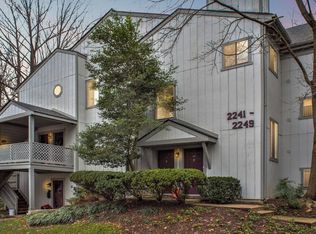 2243 Hunters Run Dr, Reston, VA 20191