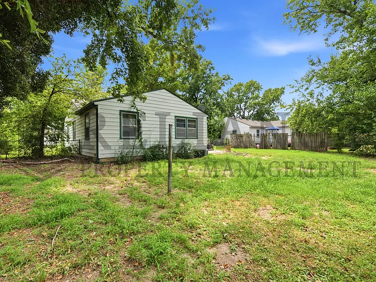 1620 E Selma St — Photo 14