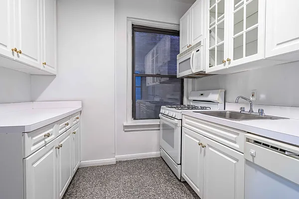 Rented by Metropolitan Equities | media 5