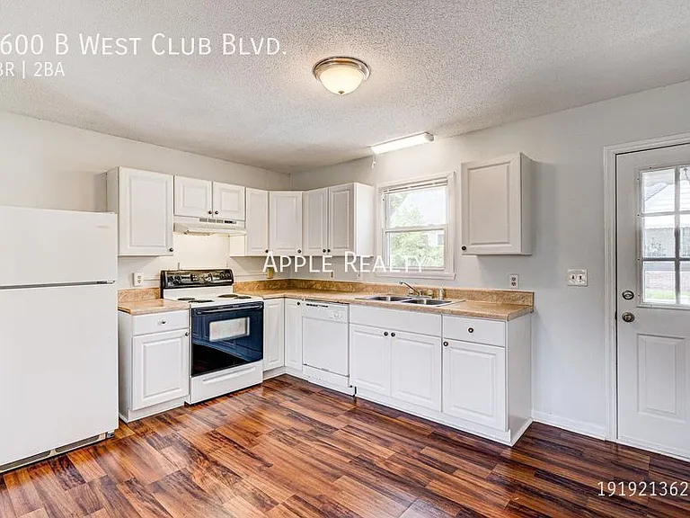 1600 W Club Blvd #B — Photo 3