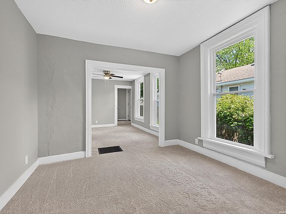 4th image of 1608 Sinclair St
