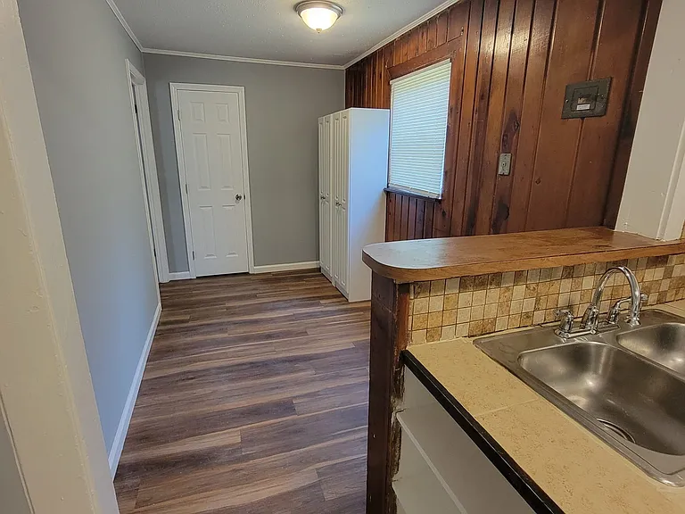 1418 Winston Dr — Photo 6