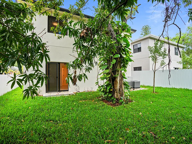 5817 NW 30th Ave #5817 — Photo 31