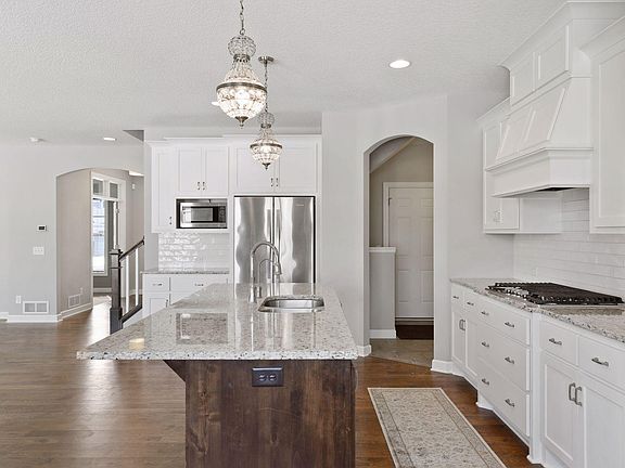 3rd image of 5770 Peony Ct N