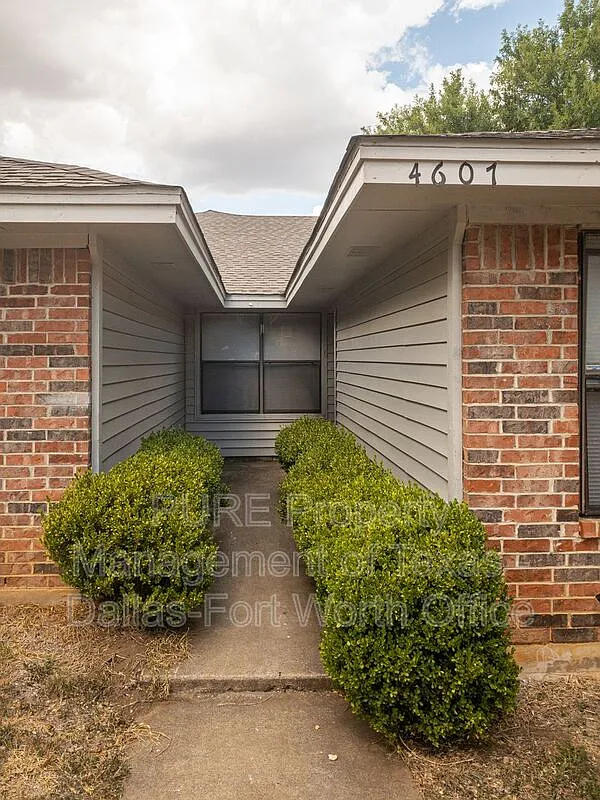 3 bed, 2.0 bath, 1418 sqft, $1,600 — Photo 3