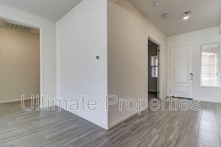 18526 W Desert Trumpet Rd — Photo 4