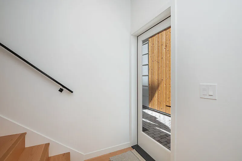 2 bed, 2.0 bath, 1380 sqft, $3,650 — Photo 4