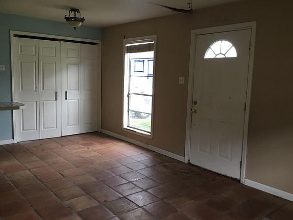 3rd image of 204 Hidalgo Dr