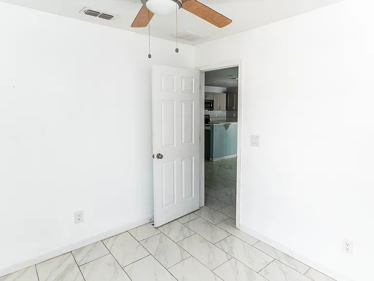 133 W Park Ave #A — Photo 7