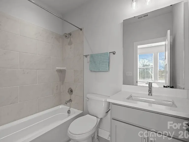 5011 York Park Ln — Photo 3