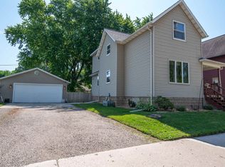 27 N Hickory St, Fond Du Lac, WI 54935