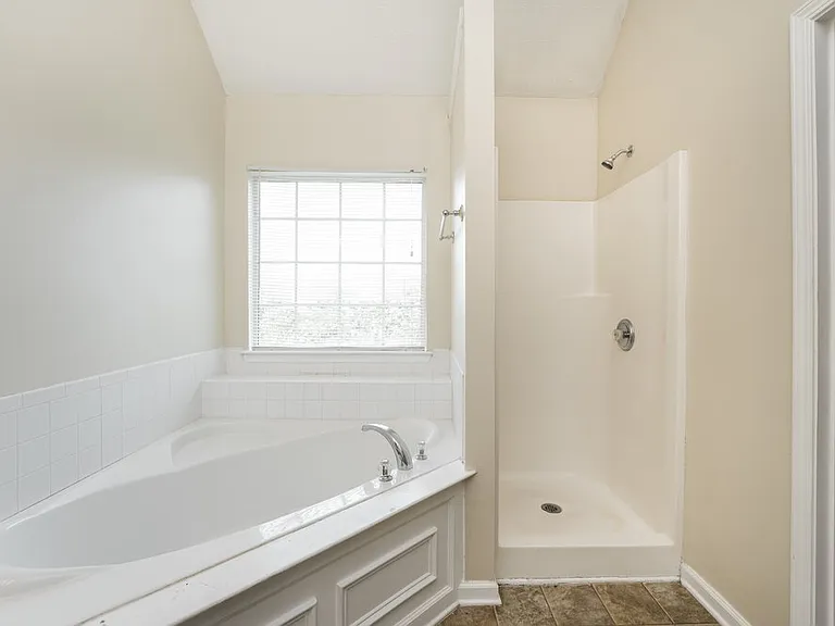 260 Greenway Dr — Photo 12