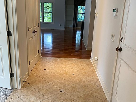 3rd image of 4574 Oak Arbor Dr NE