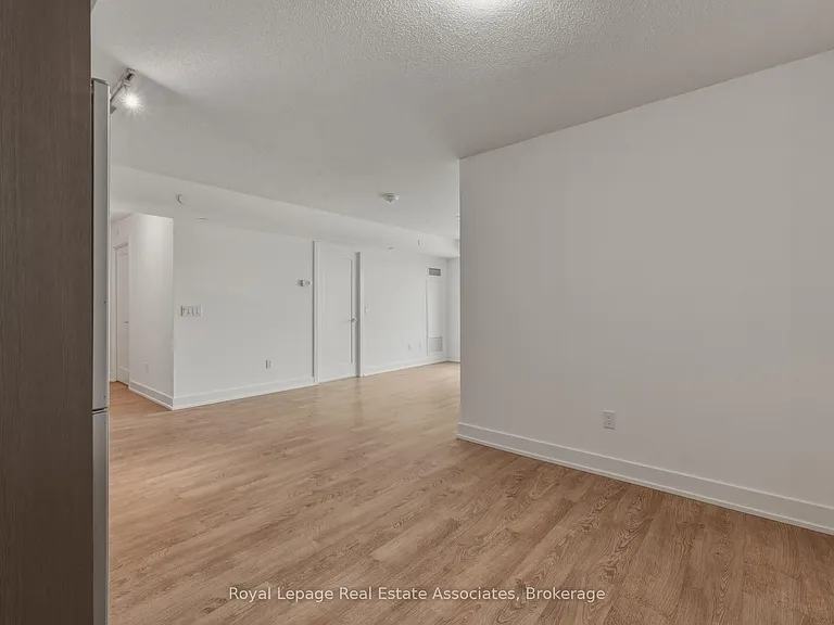 7 Mabelle Ave #2806 — Photo 8