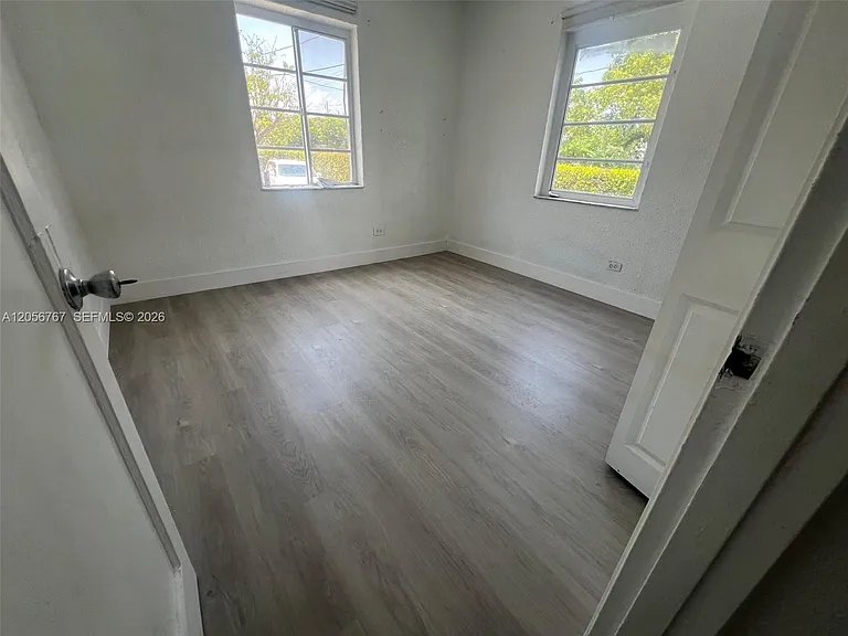 1326 SW 6th St #10 — Photo 11