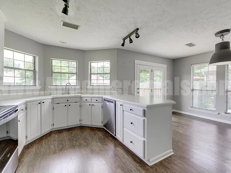 2765 Archer Ln — Photo 11