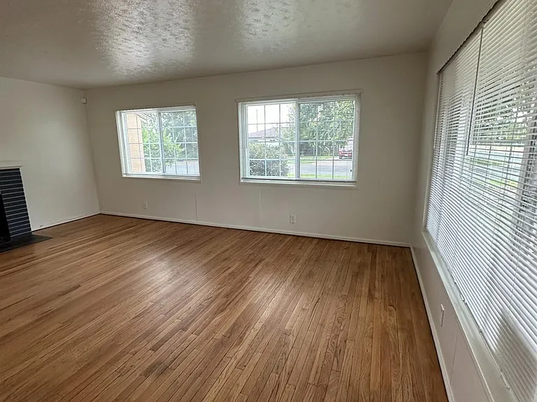 707 N Villa Ave — Photo 5