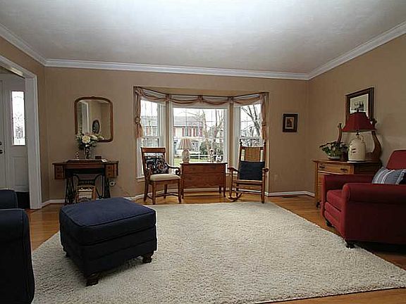 4th image of 1509 Holmes Ct