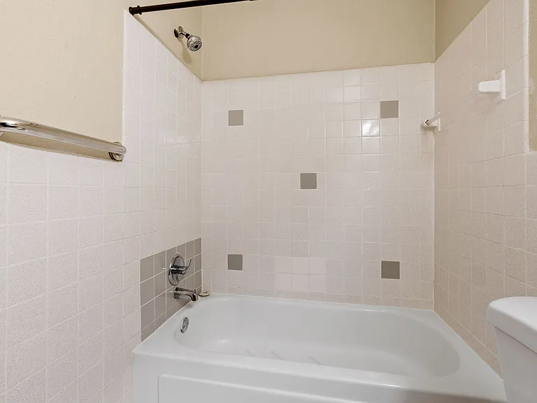 Clark Place Apartments & Townhomes — Photo 22