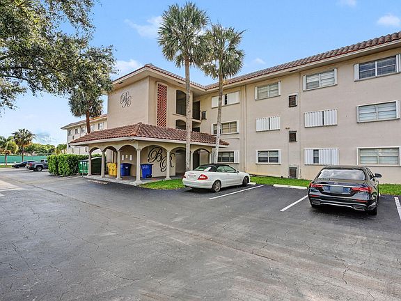 2nd image of 100 Royal Palm Way #303