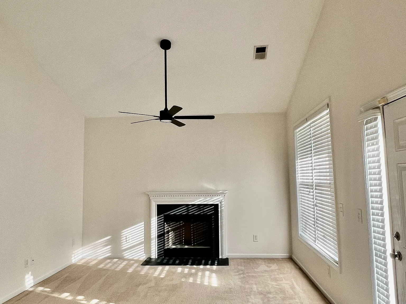 3 bed, 1404 sqft, $2,200 — Photo 4
