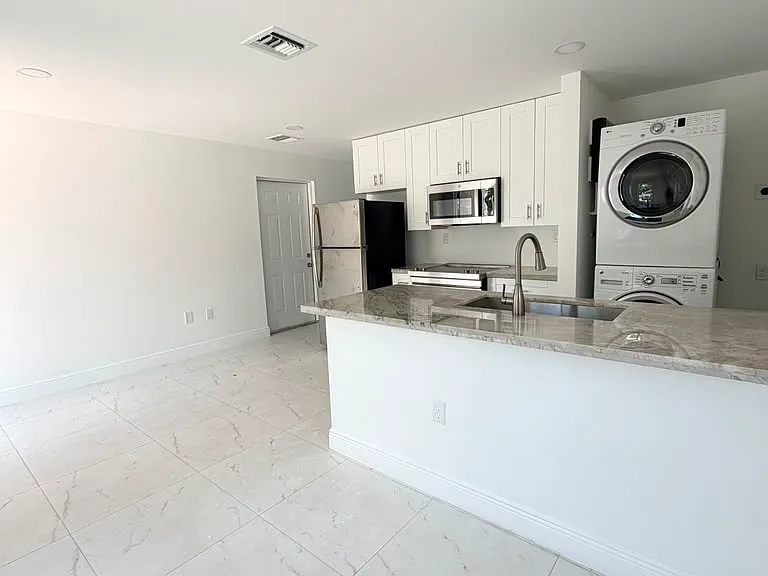 4696 Weymouth St #4696 — Photo 1