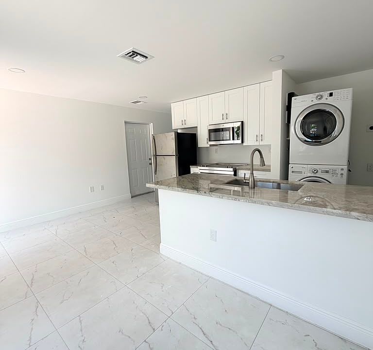 1st image of 4696 Weymouth St #4696