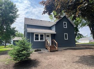 301 4th St N, Ellendale, MN 56026